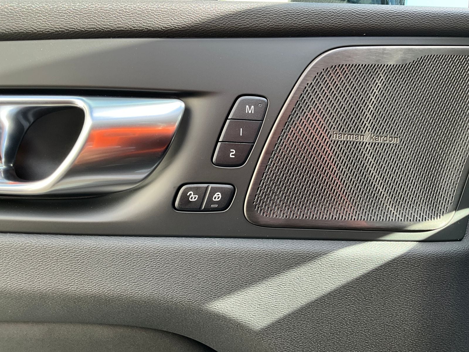 2026 Volvo XC60 Plus - Photo 12