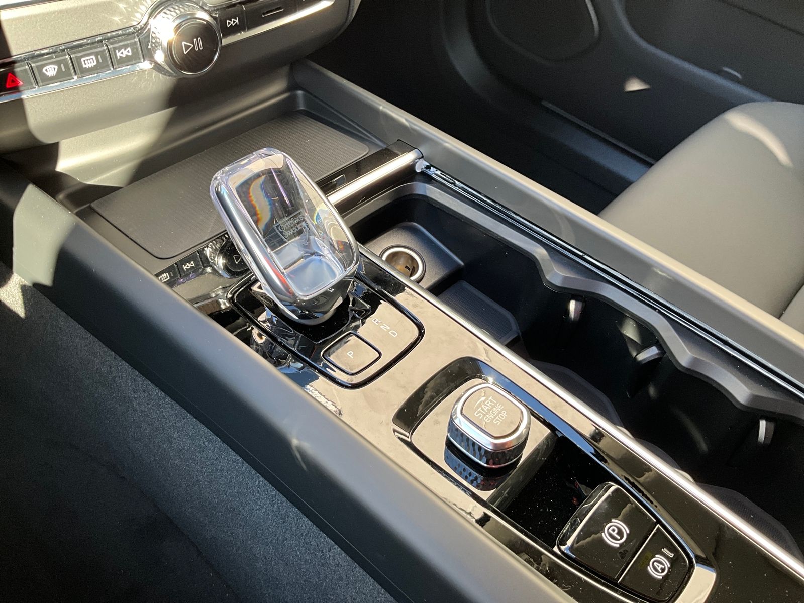 2026 Volvo XC60 Plus - Photo 29
