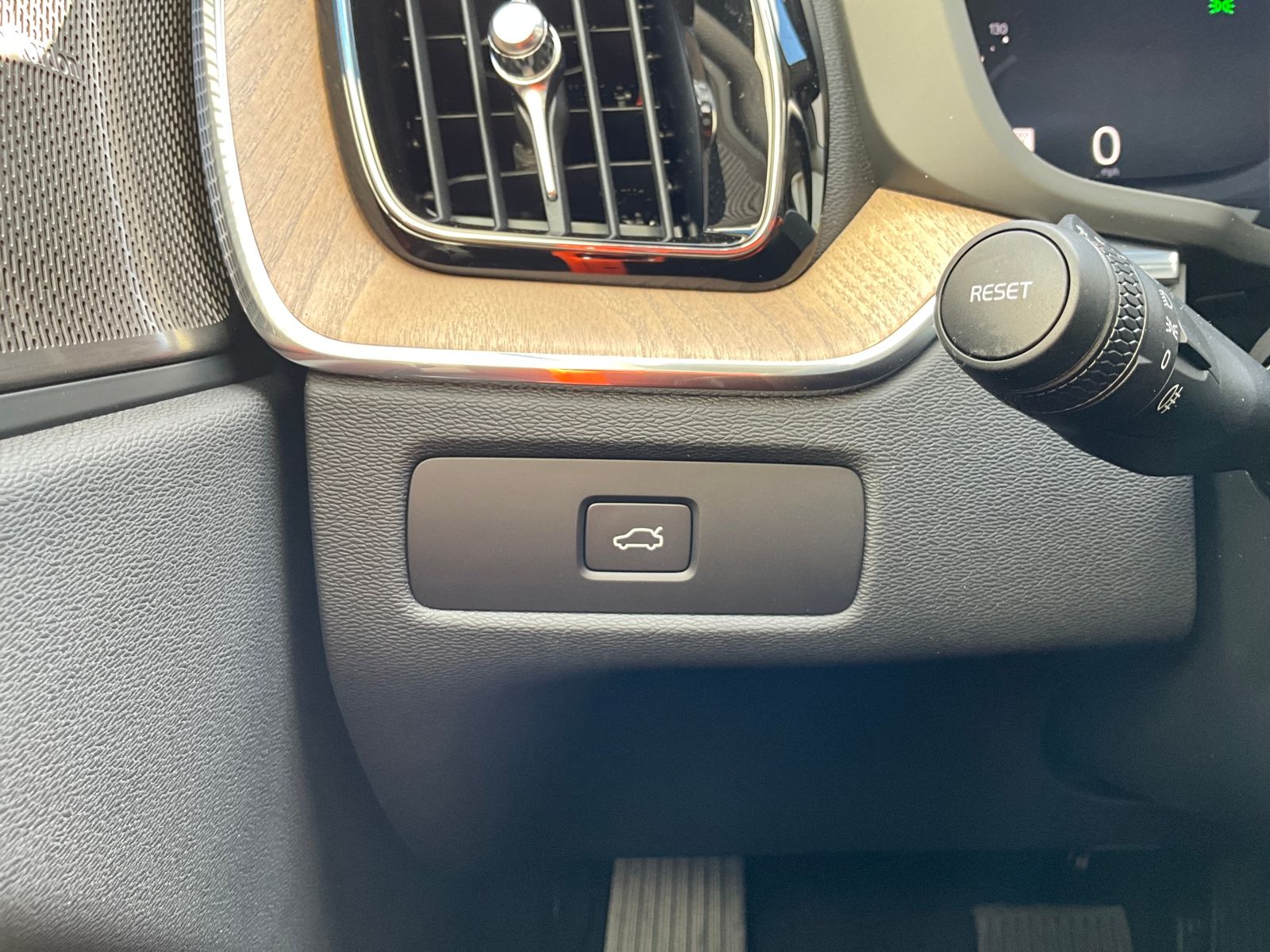 2026 Volvo XC60 Plus - Photo 24