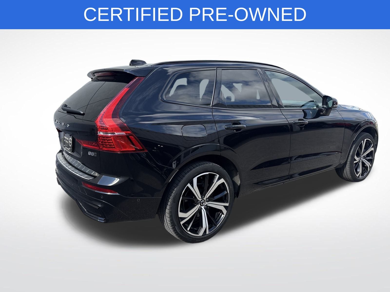 2022 Volvo XC60 B5 R-Design photo 2