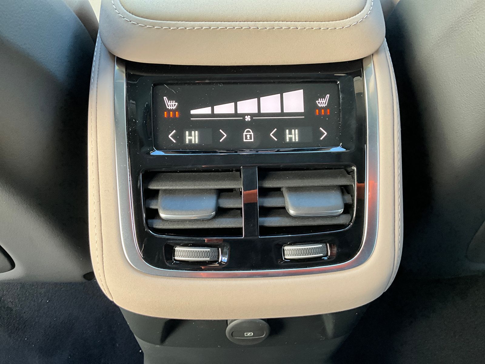 2026 Volvo XC90 Plus - Photo 31