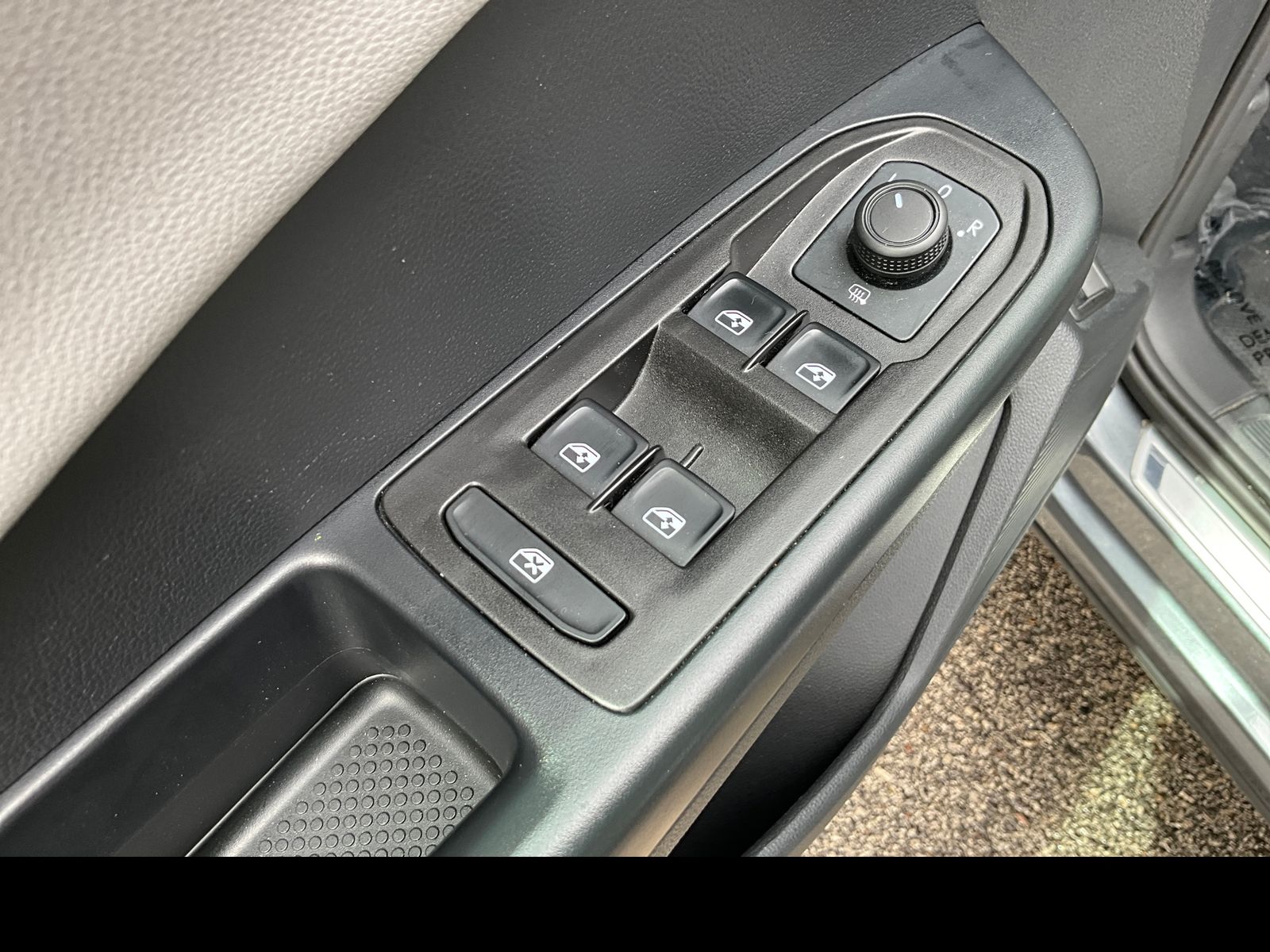 2024 Volkswagen Taos SE - Photo 24