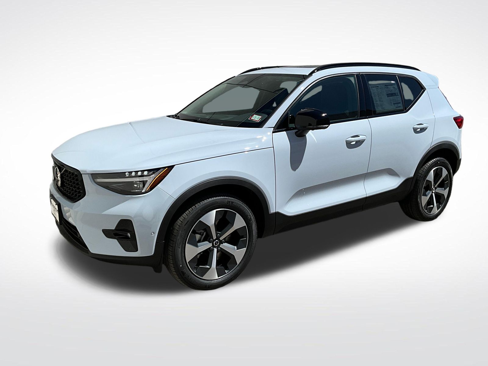 2026 Volvo XC40 B5 Plus Dark AWD's photo