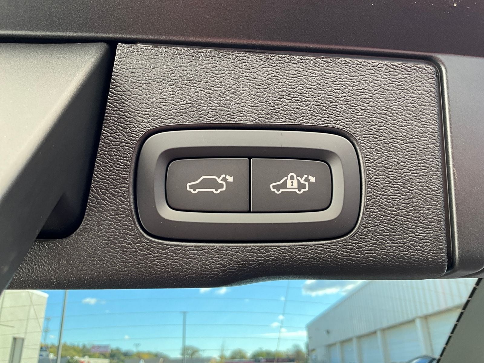 2026 Volvo XC60 Plus - Photo 28