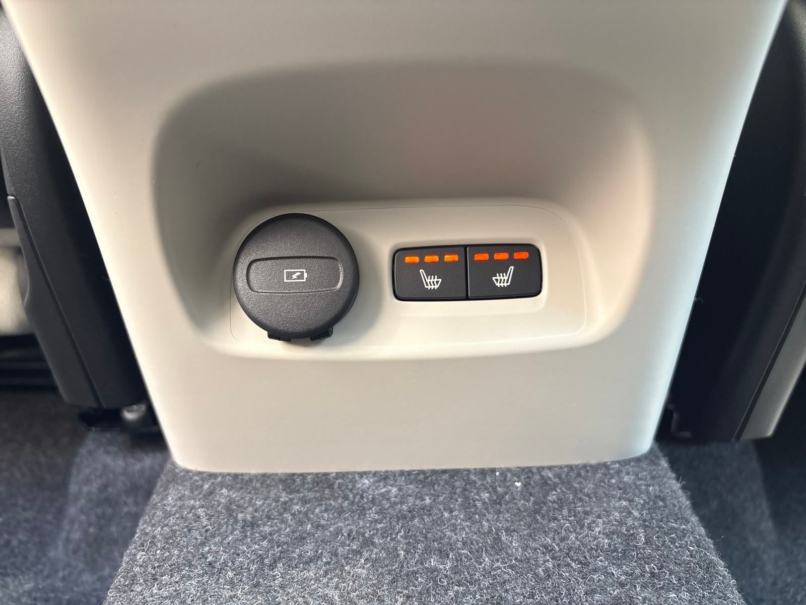 2026 Volvo XC40 Plus - Photo 34