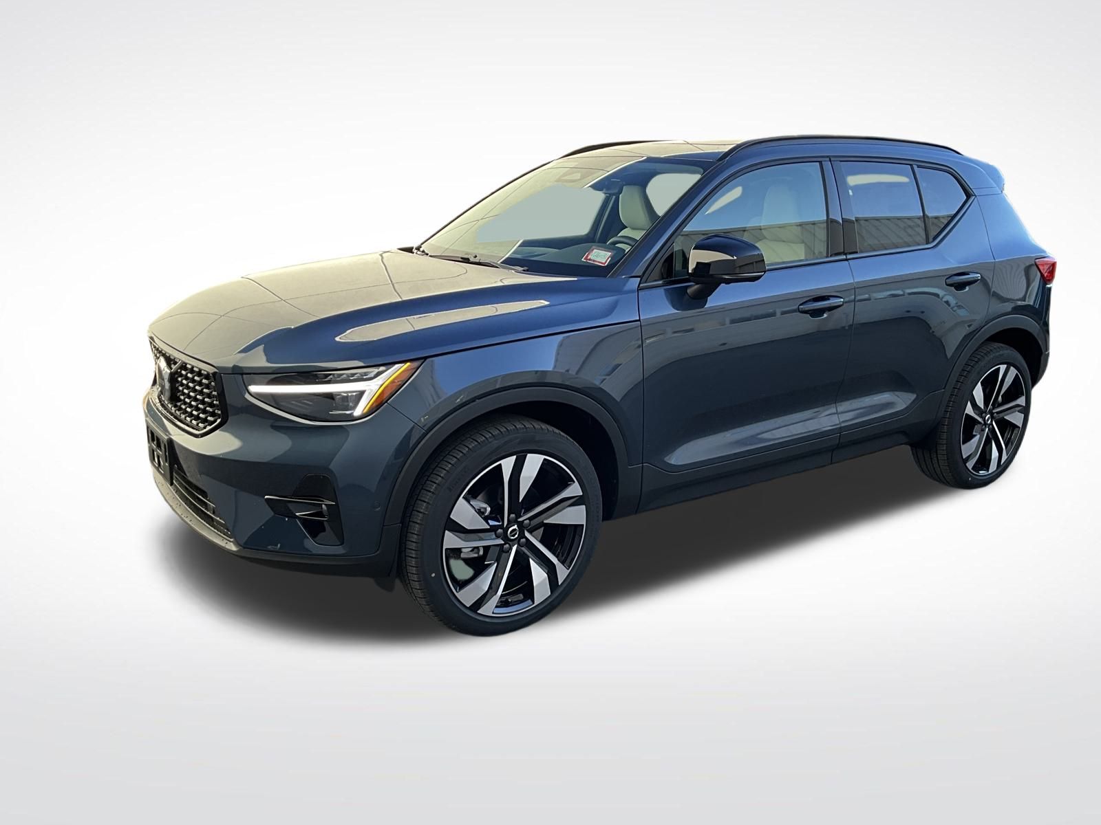 2026 Volvo XC40 SUV 