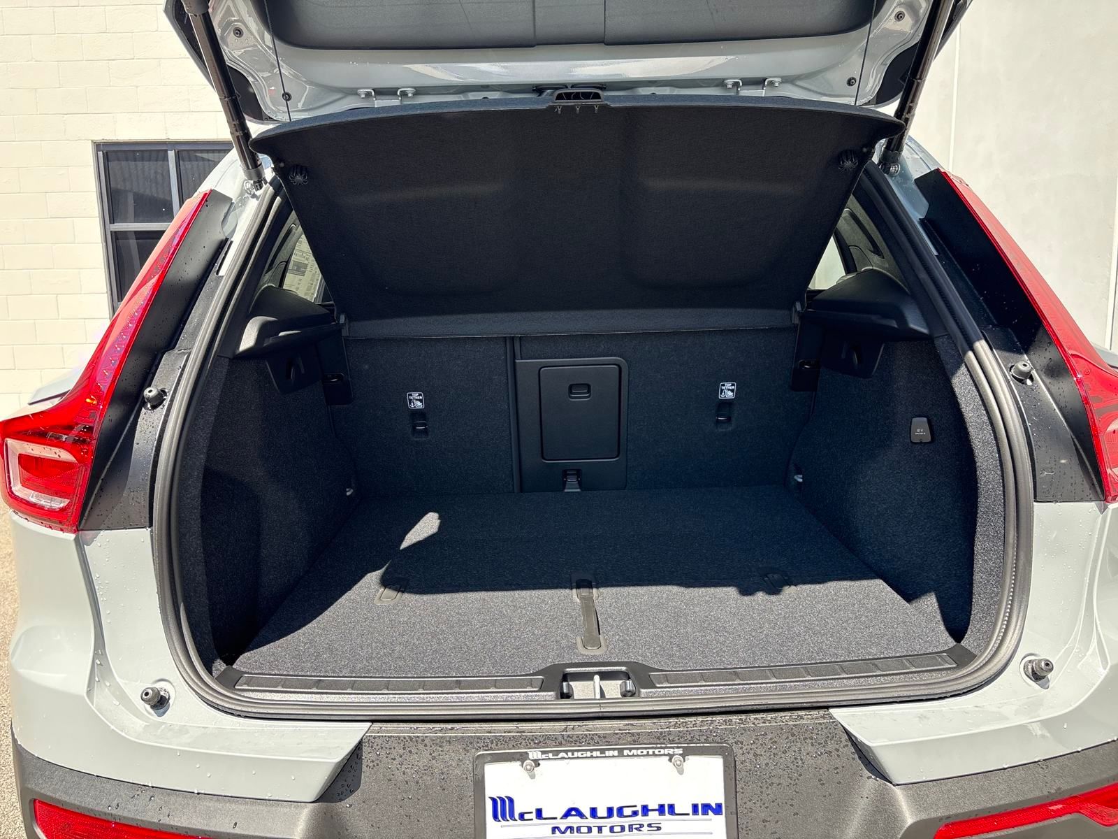 2026 Volvo XC40 Plus - Photo 30