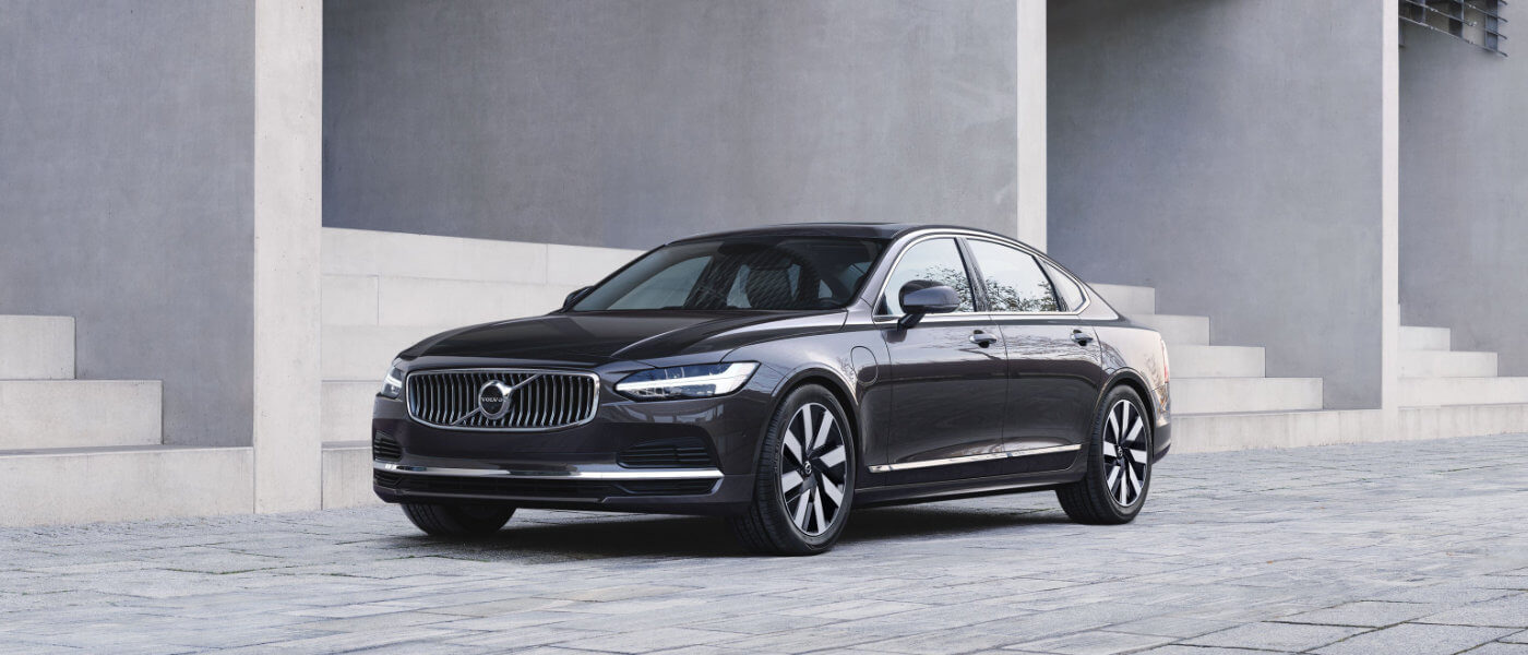2025 Volvo S90 Exterior Parked In Front Of Concrete Building