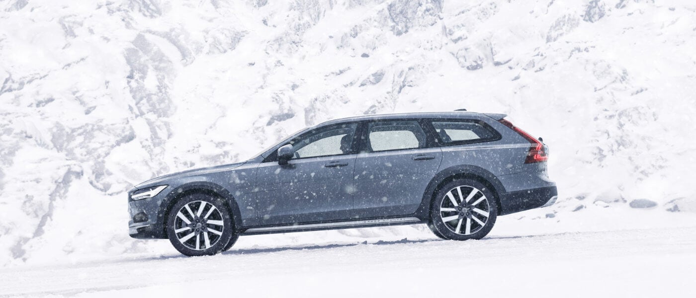 2025 Volvo V90 Cross Country Exterior In Snow