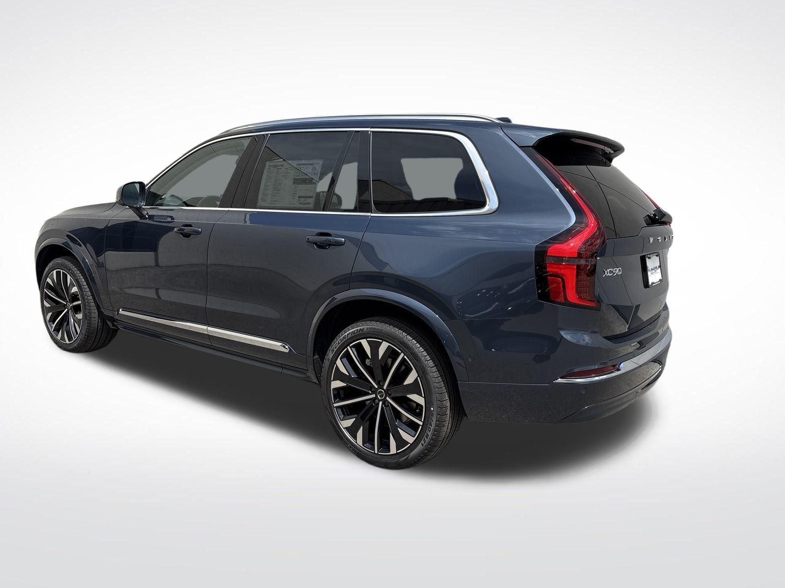 2026 Volvo XC90 B5 Plus photo 3
