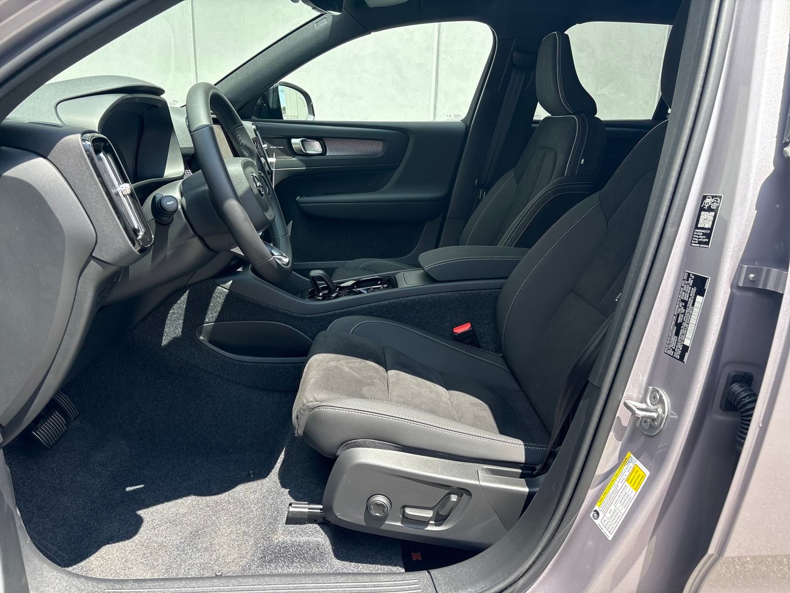 2026 Volvo XC40 Ultra - Photo 9