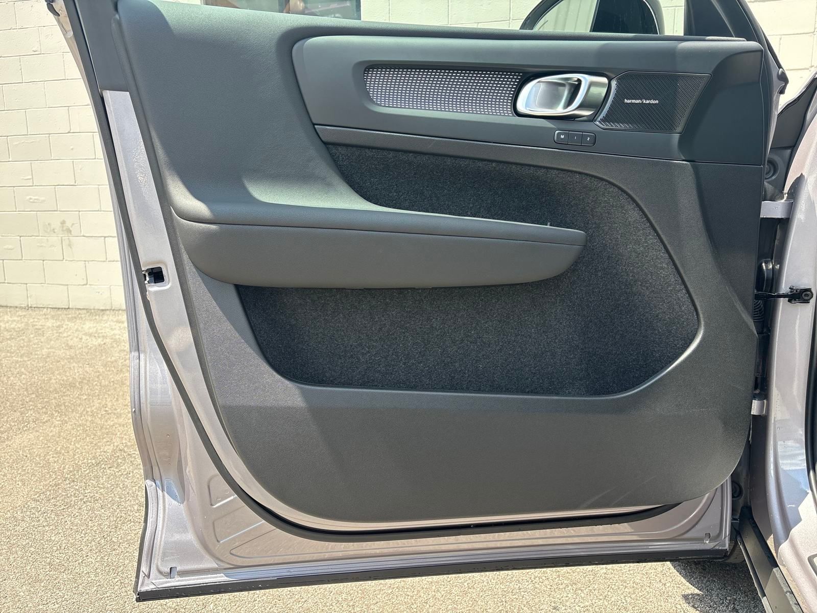 2026 Volvo XC40 Ultra - Photo 10