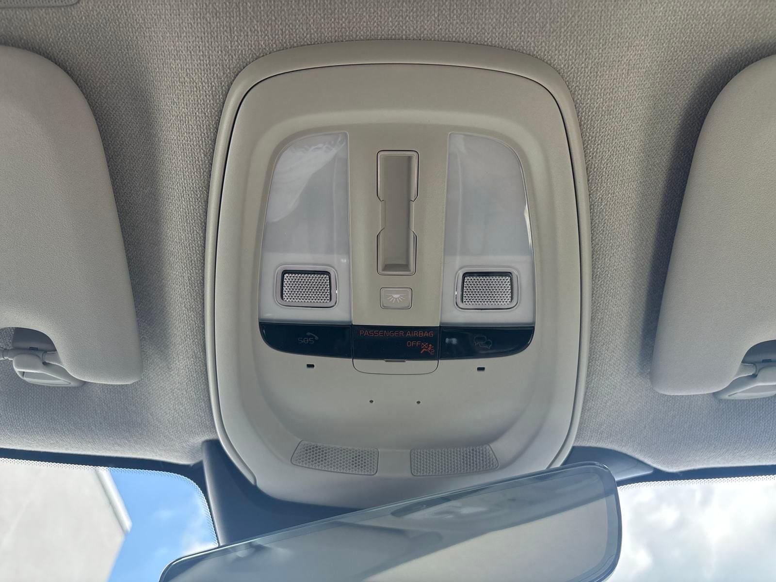 2026 Volvo XC40 Plus - Photo 18