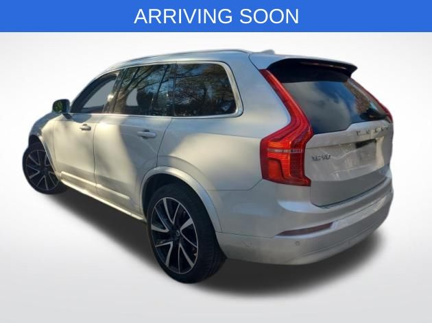 2022 Volvo XC90 T6 Momentum photo 3
