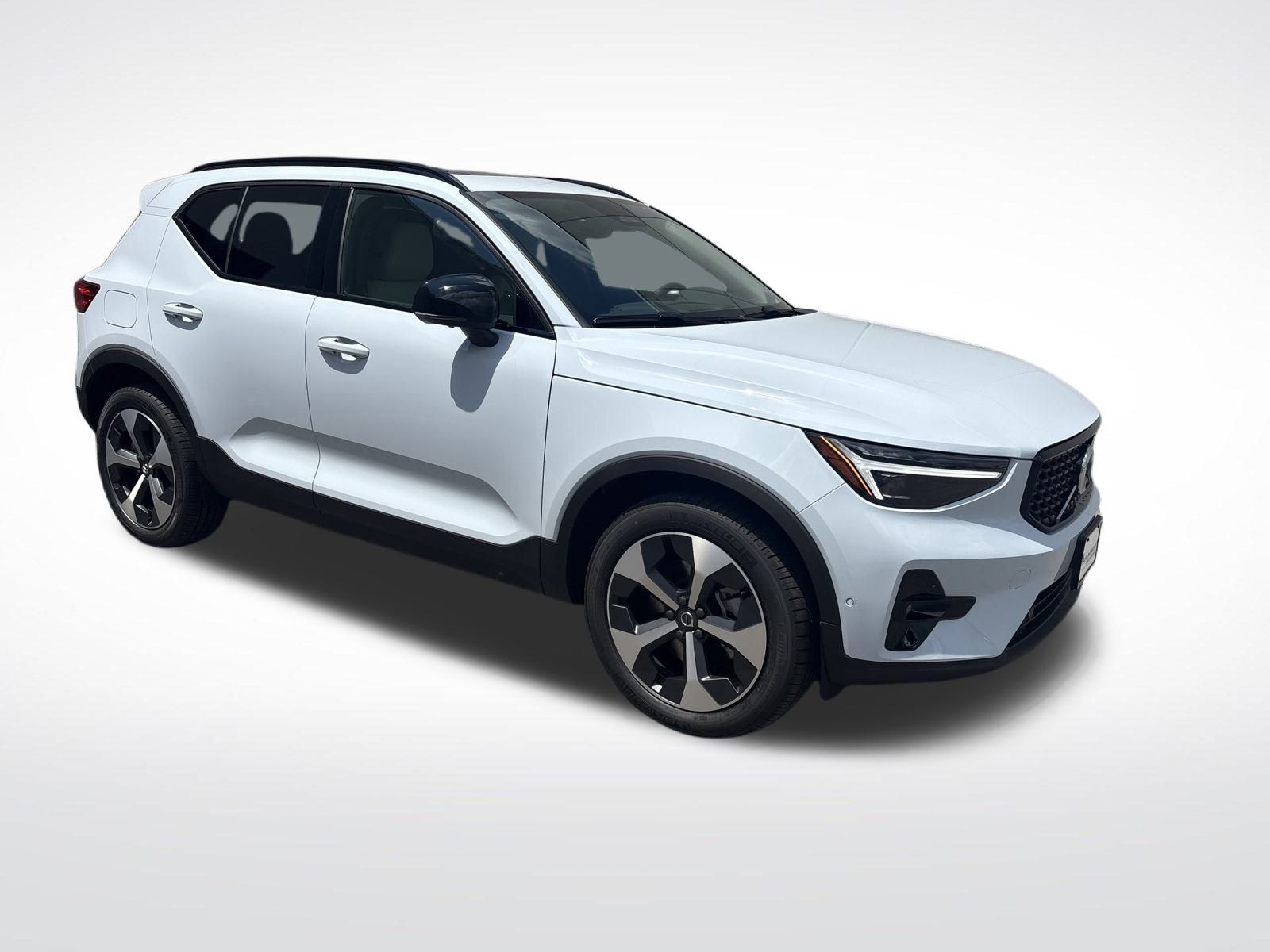 2026 Volvo XC40 Plus - Photo 7