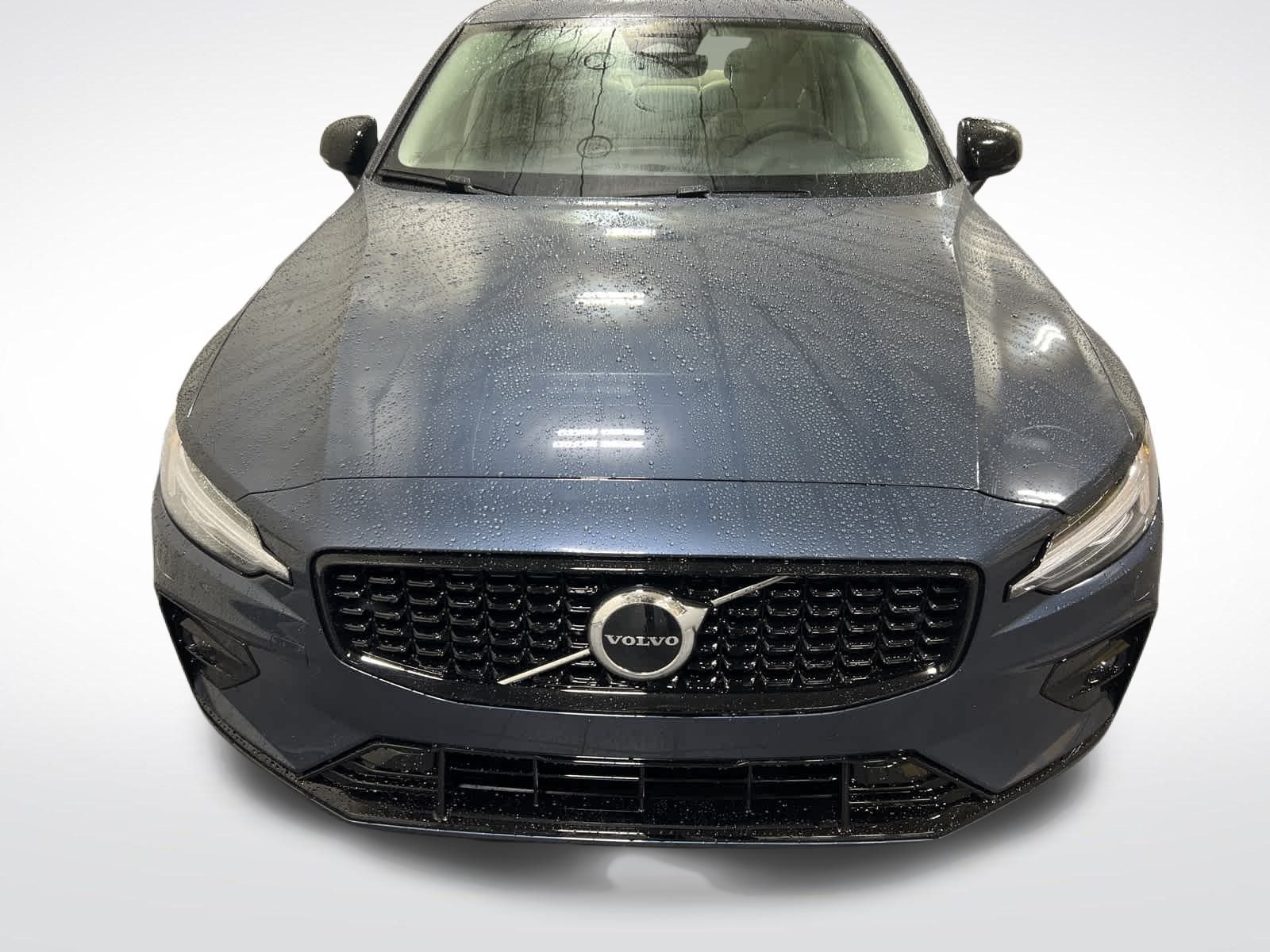 2024 Volvo S60 B5 Core photo 2