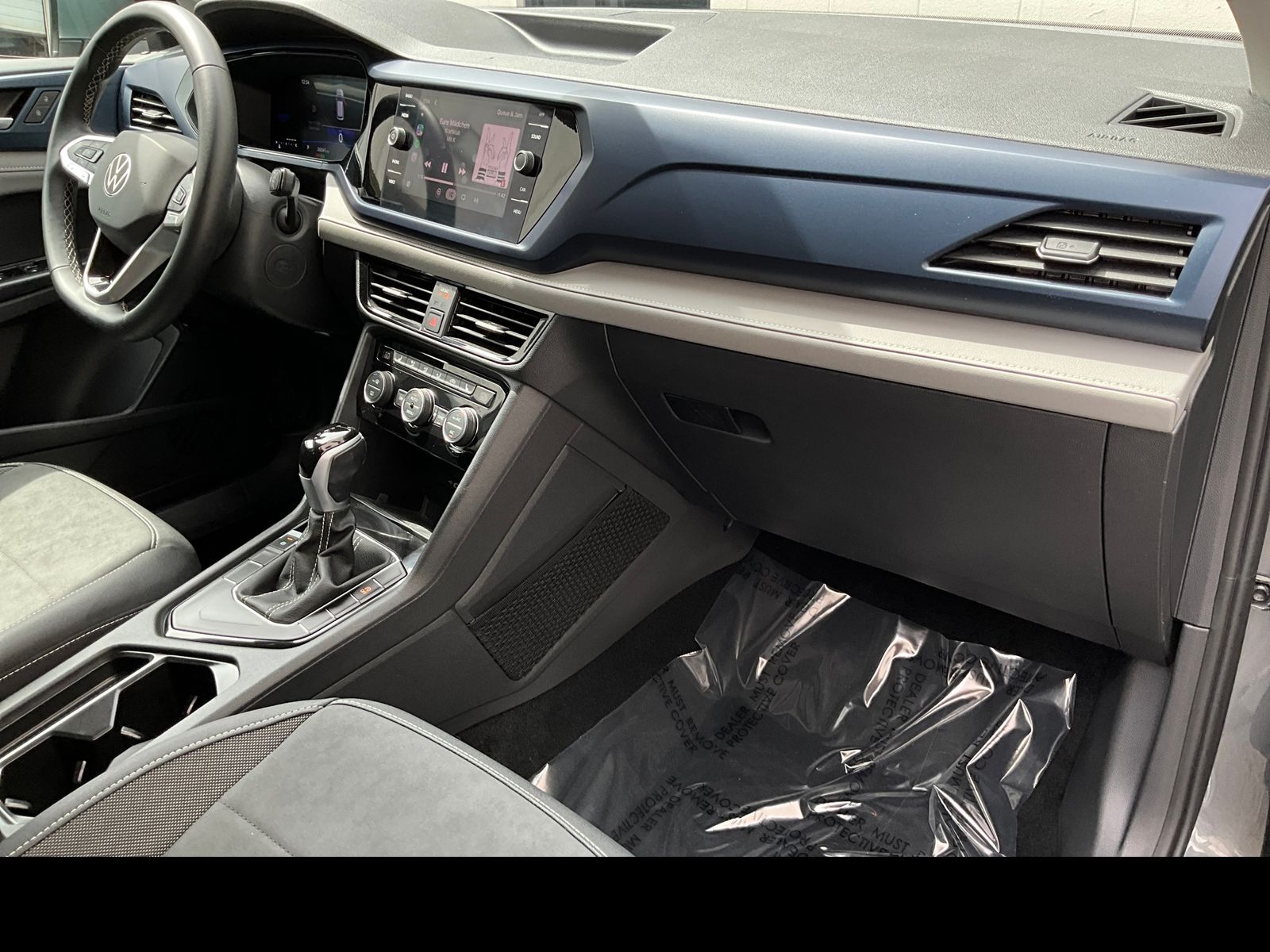 2024 Volkswagen Taos SE - Photo 8