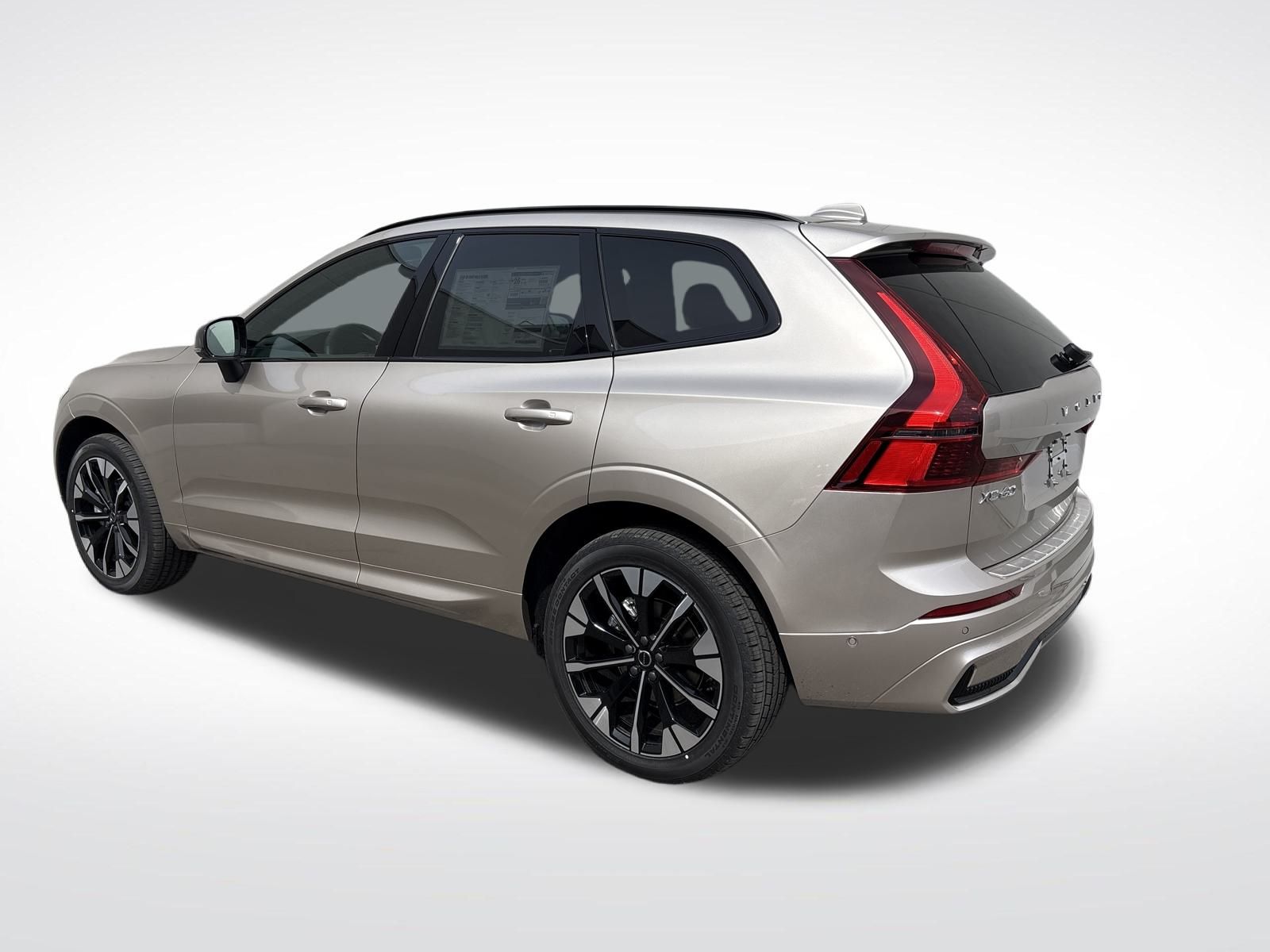 2026 Volvo XC60 B5 Plus photo 3