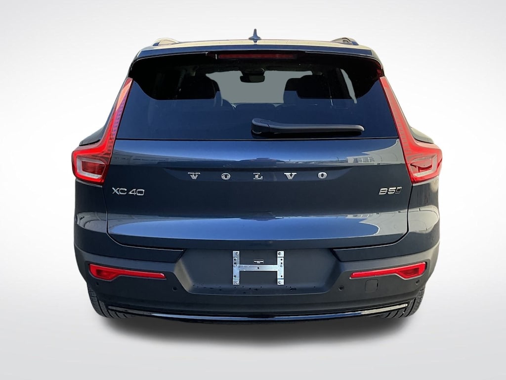 New 2026 Volvo XC40 B5 Ultra SUV