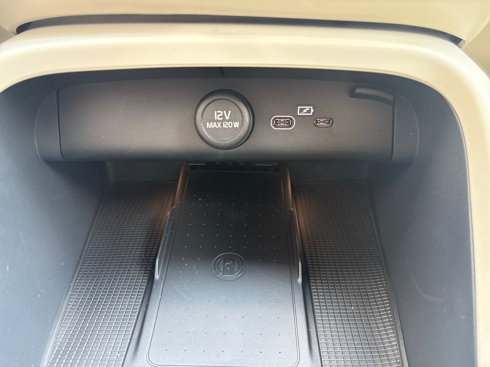 2026 Volvo XC40 Plus - Photo 24