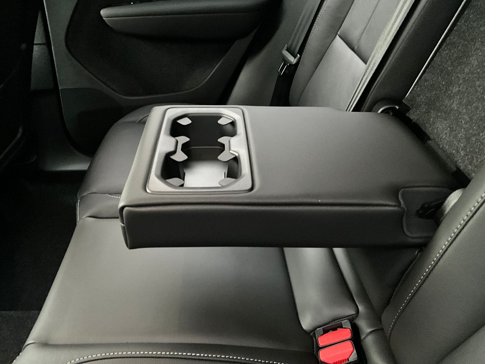 2026 Volvo XC40 Plus - Photo 25