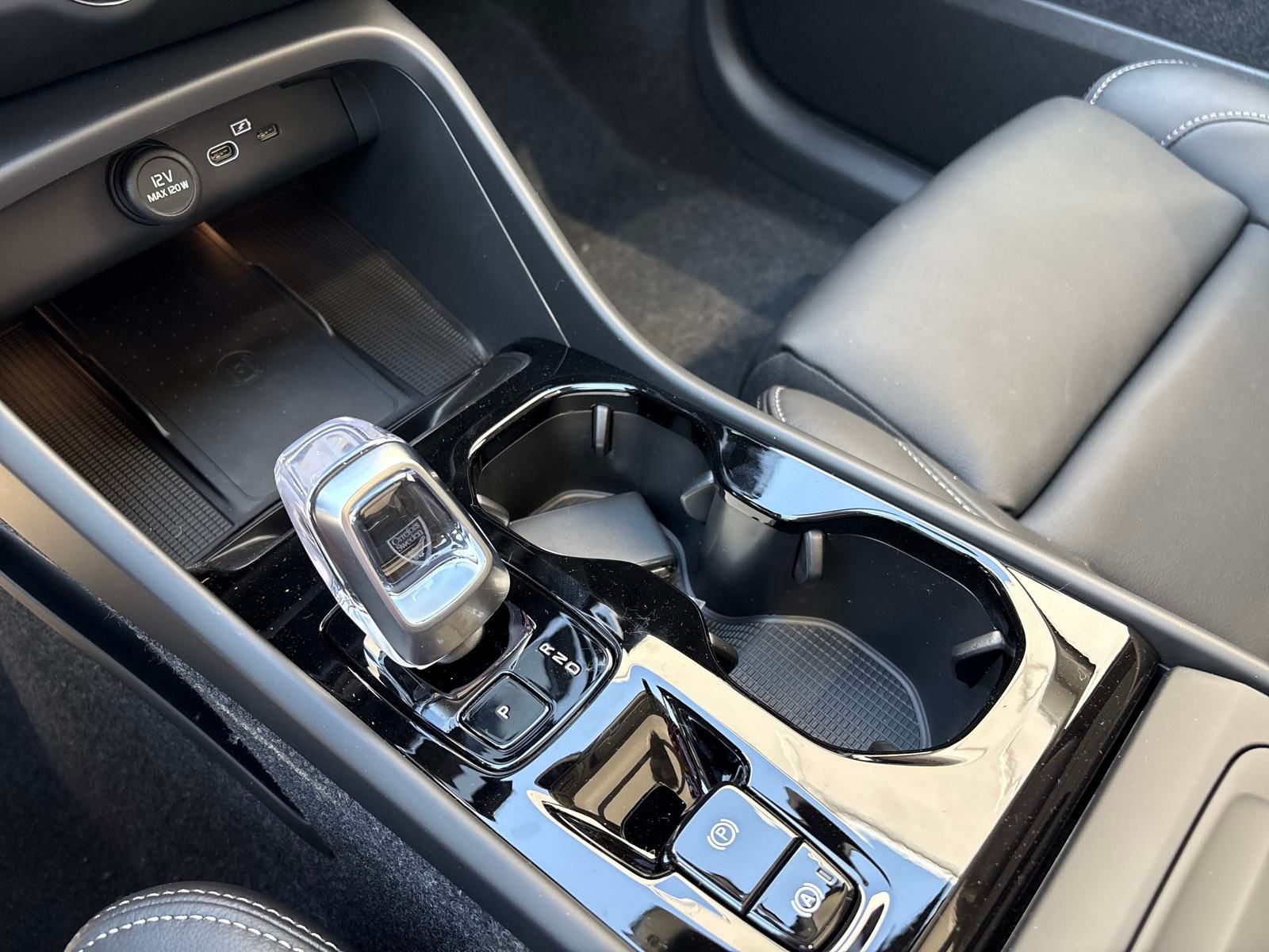 2026 Volvo XC40 Plus - Photo 32