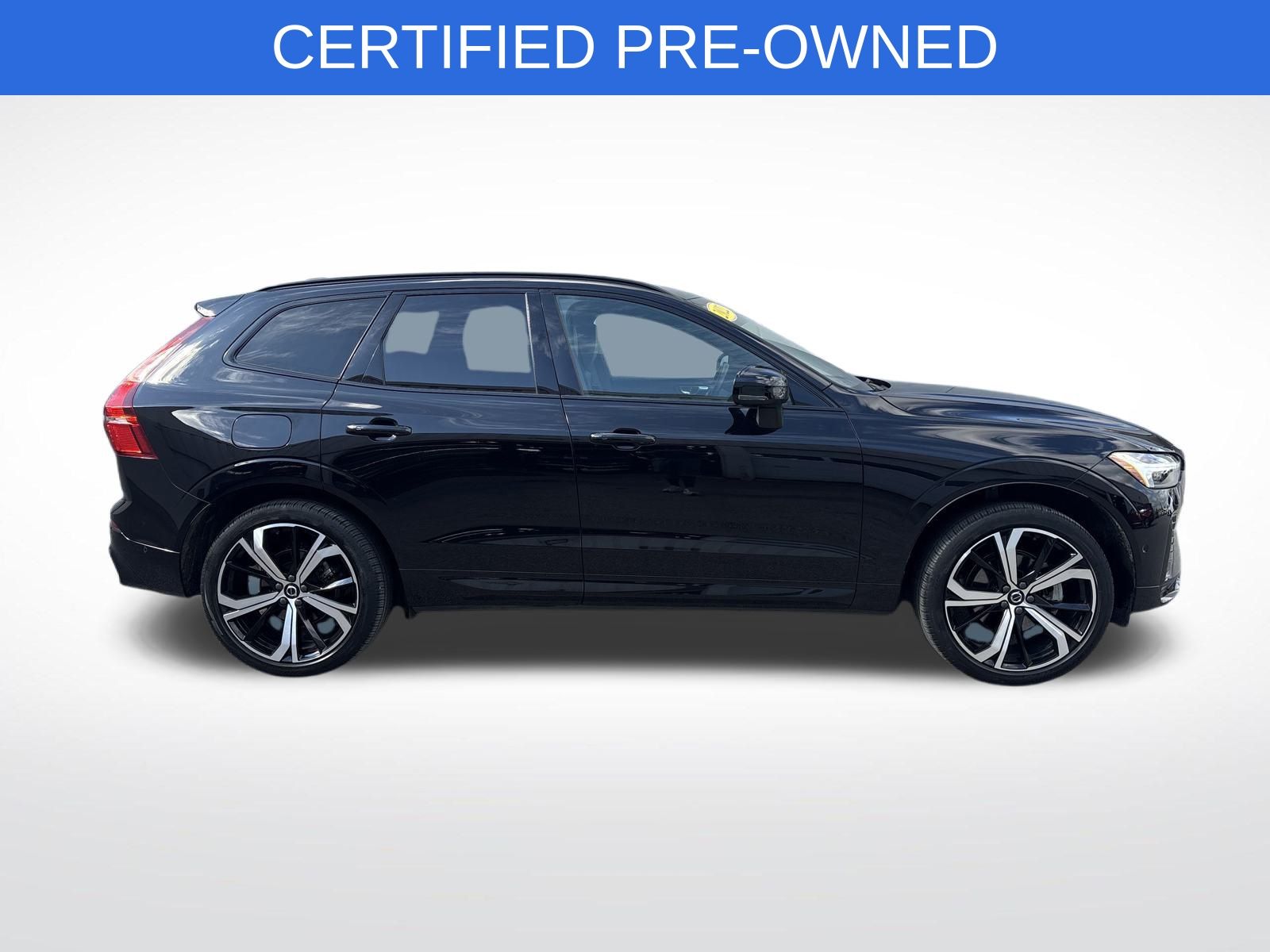 2022 Volvo XC60 B5 R-Design photo 3