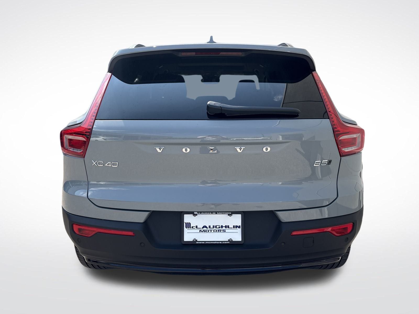 2026 Volvo XC40 Plus photo 4