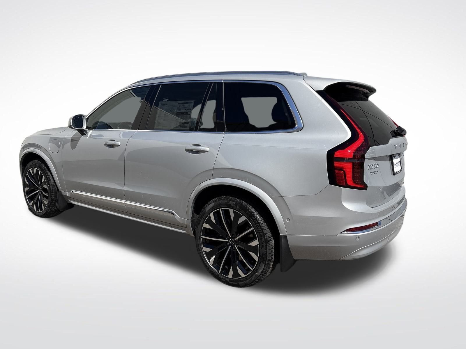 2025 Volvo XC90 T8 Plus photo 2