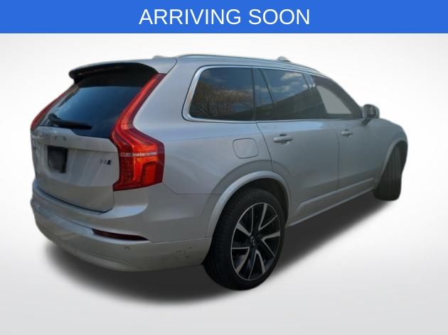 2022 Volvo XC90 T6 Momentum photo 2