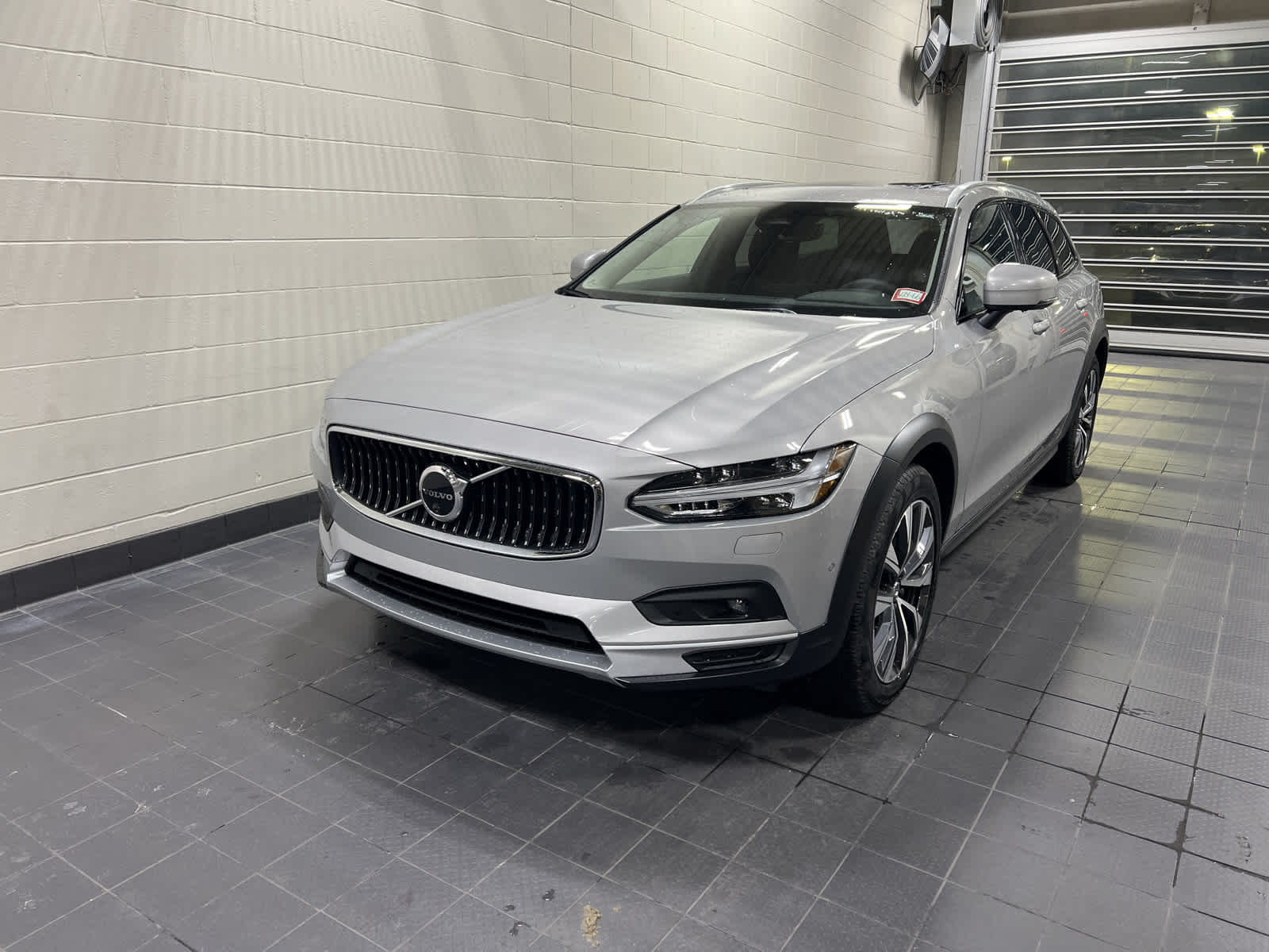 Silver Dawn New 2024 Volvo V90 Cross Country B6 Plus For Sale