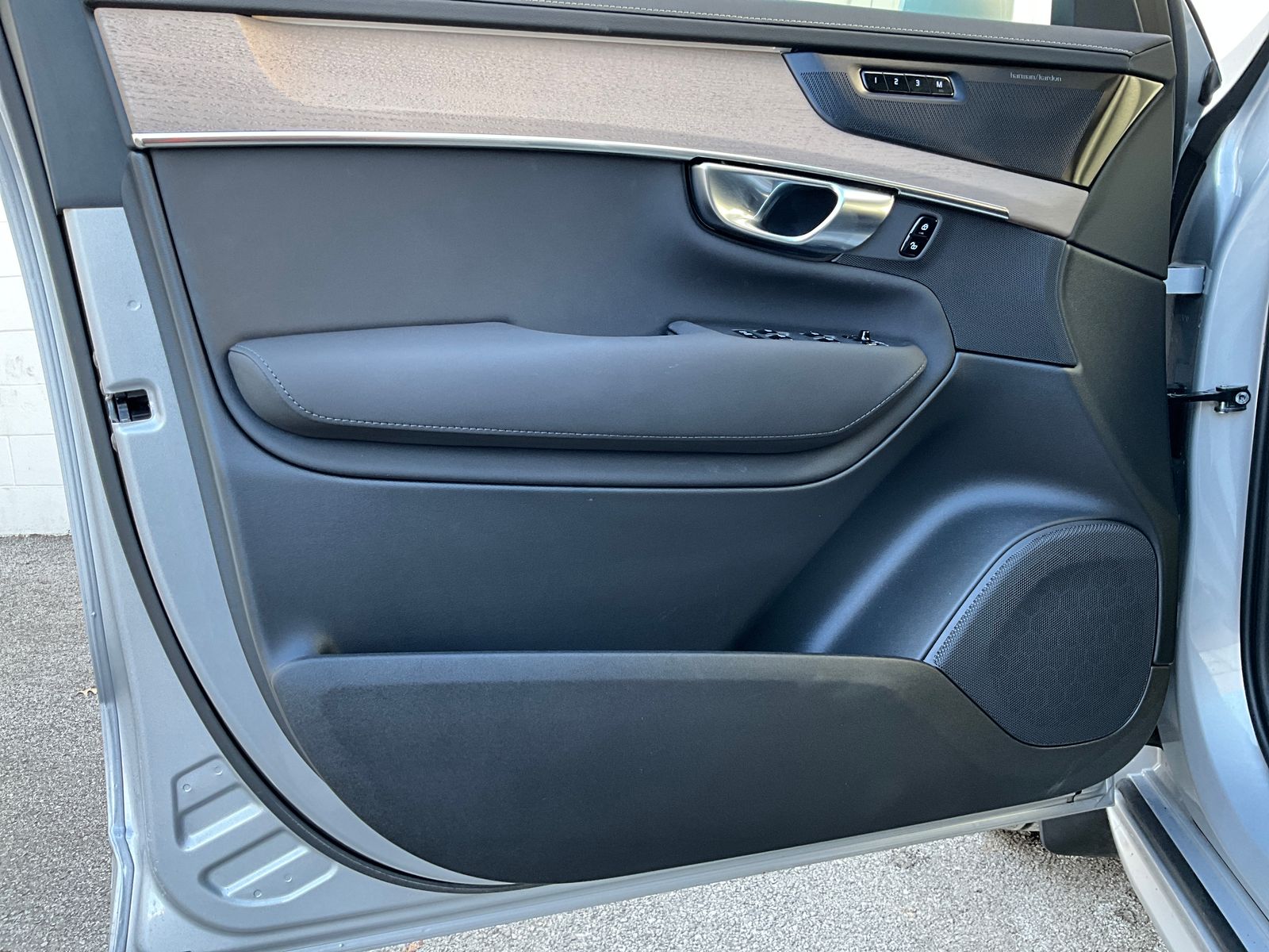 2025 Volvo XC90 Plus - Photo 10