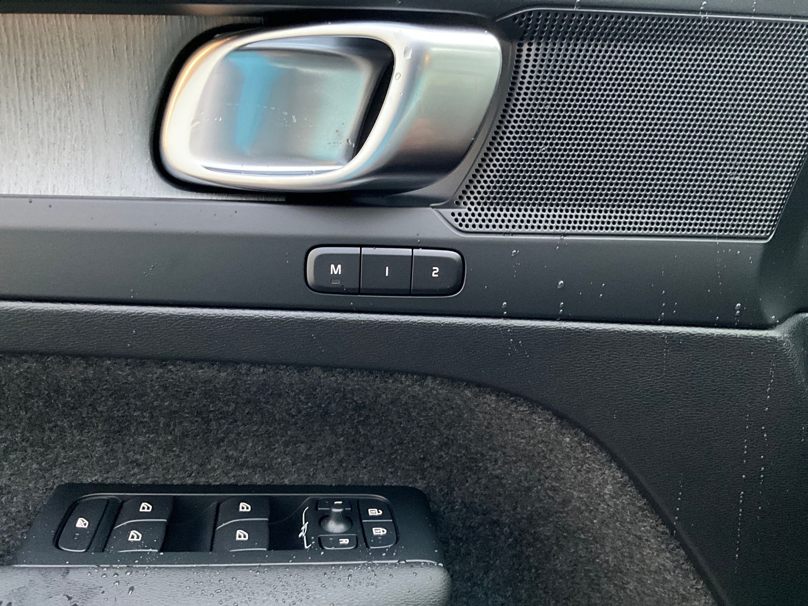 2026 Volvo XC40 Plus - Photo 11