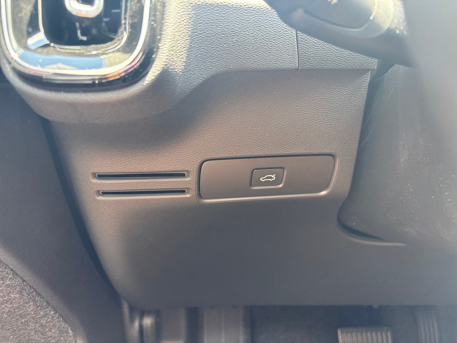 2026 Volvo XC40 Ultra - Photo 25
