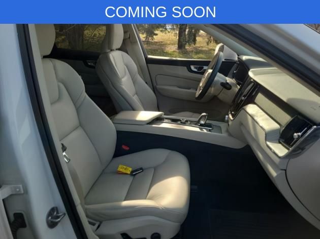 2023 Volvo XC60 B5 Plus photo 3