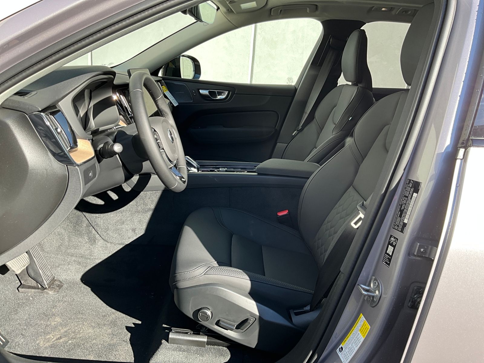 2026 Volvo XC60 Plus - Photo 9