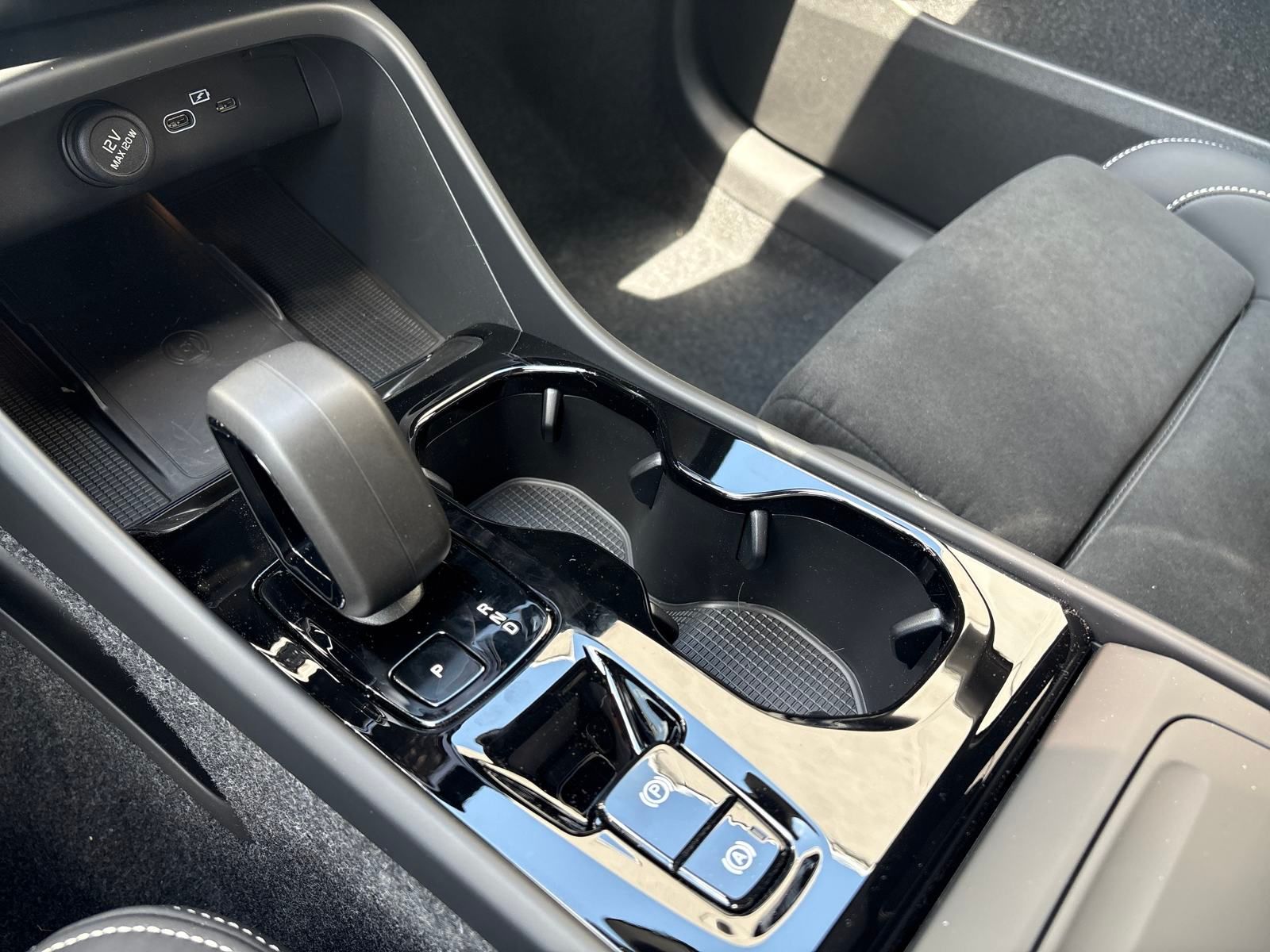 2026 Volvo XC40 Ultra - Photo 29