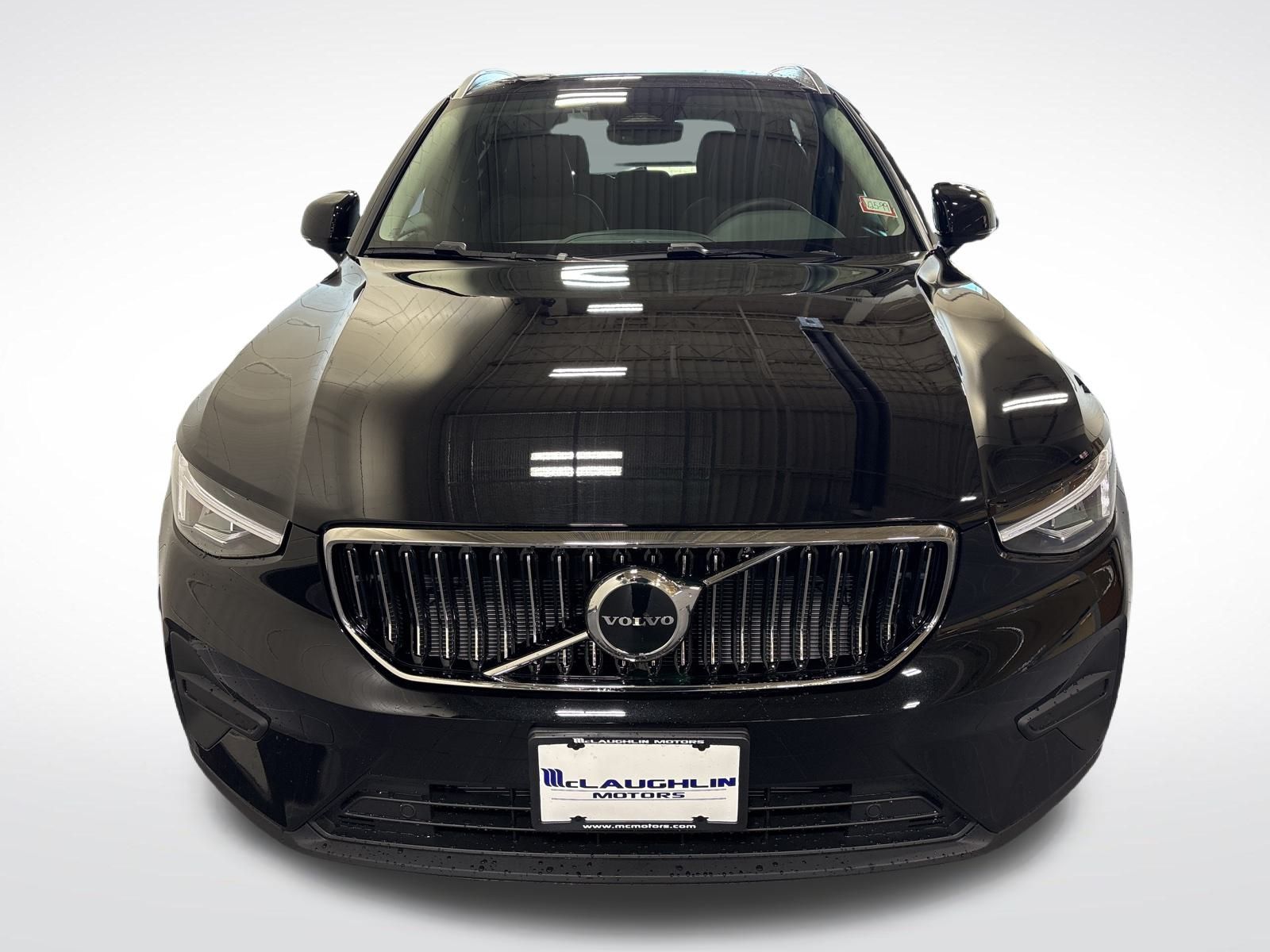 2025 Volvo XC40 Core photo 3