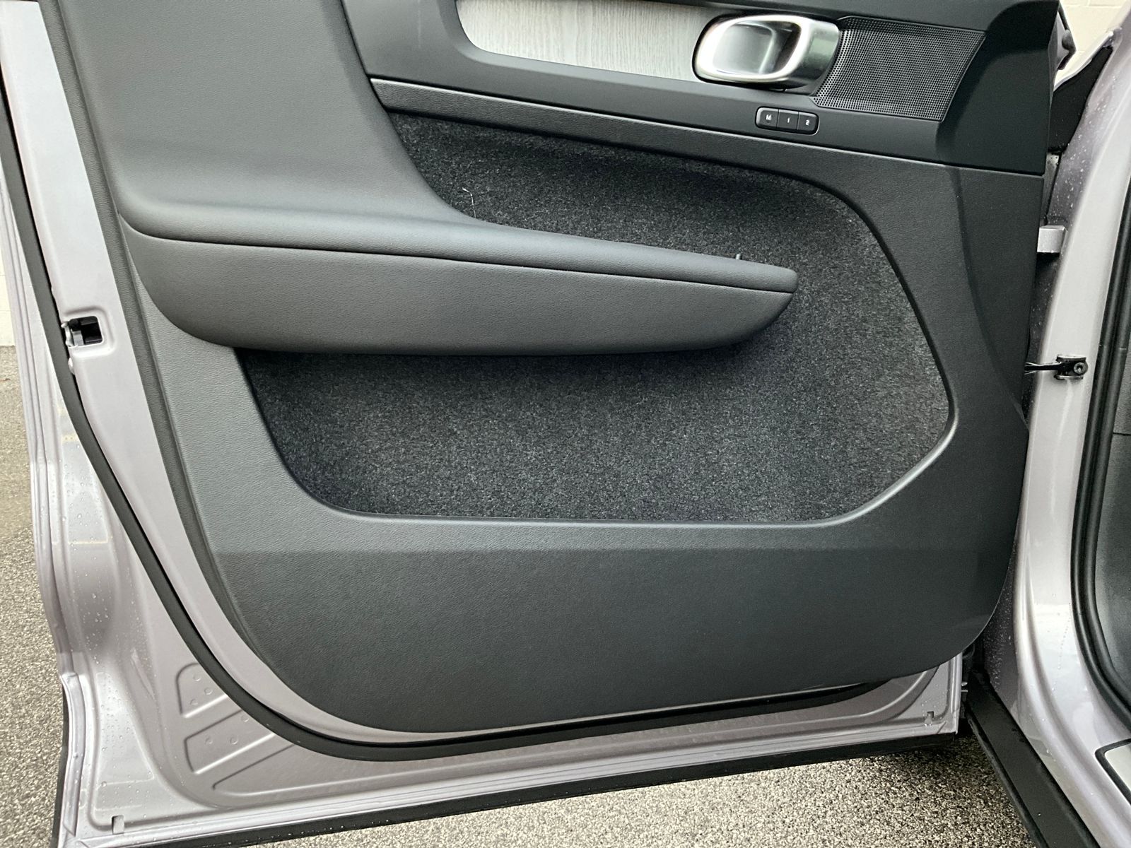 2026 Volvo XC40 Plus - Photo 9