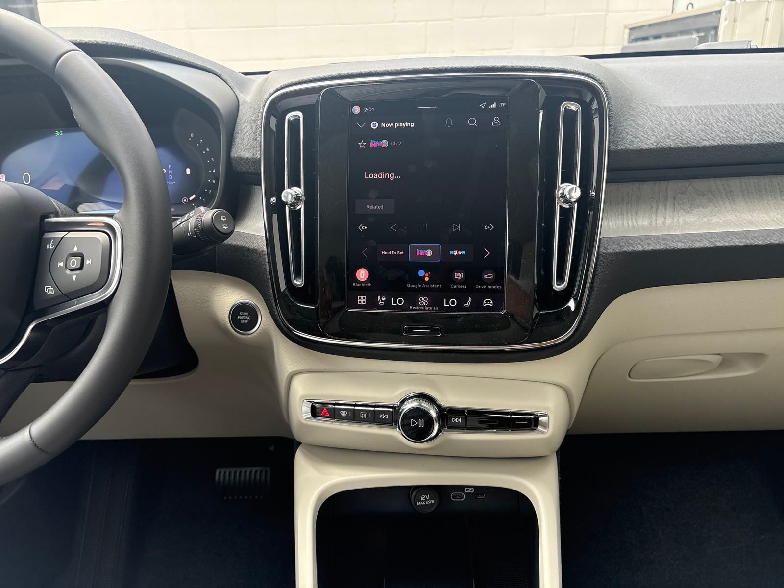2026 Volvo XC40 Plus - Photo 17