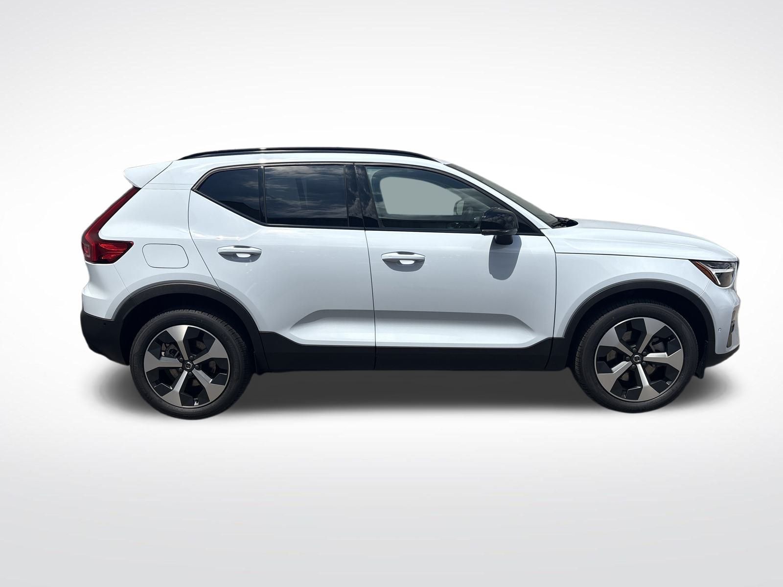 2026 Volvo XC40 Plus - Photo 6