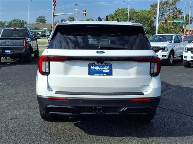 2025 Ford Explorer ST-Line photo 3