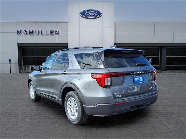 2026 Ford Explorer photo 3