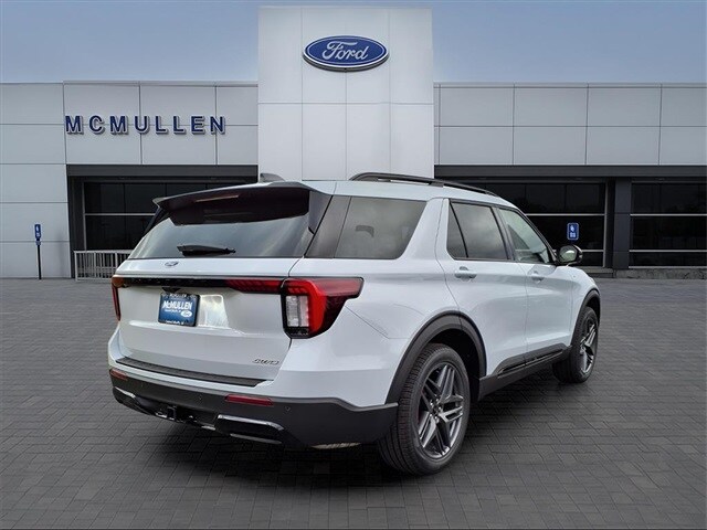 2026 Ford Explorer ST-Line photo 3
