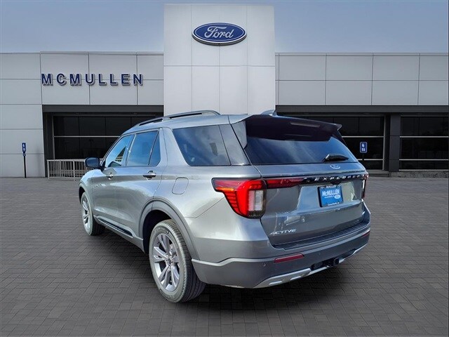 2026 Ford Explorer photo 2