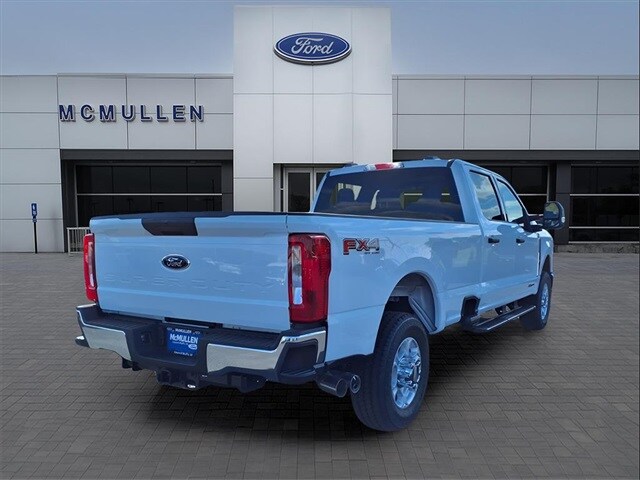 2026 Ford F-350 XLT photo 4