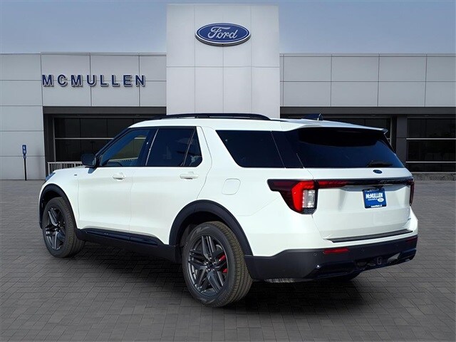 2025 Ford Explorer ST-Line photo 3