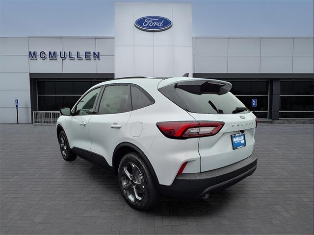 2026 Ford Escape ST-Line photo 2