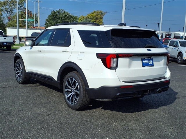 2025 Ford Explorer ST-Line photo 2