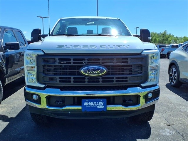 2025 Ford F-250 photo 2